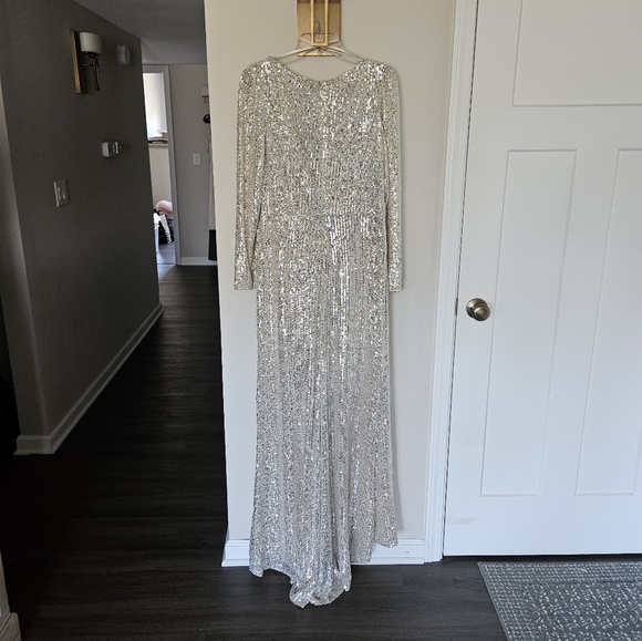 Ieena for Mac Duggal Silver Sequin High Slit Ruffle Formal Gown NWOT Size 10 - Picture 11 of 16